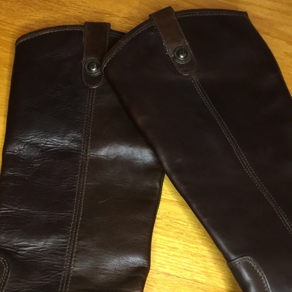 NEW FRYE Melissa Button 2 Riding Boots Dark Brown Distressed Leather Size 7.5 - Picture 9 of 11